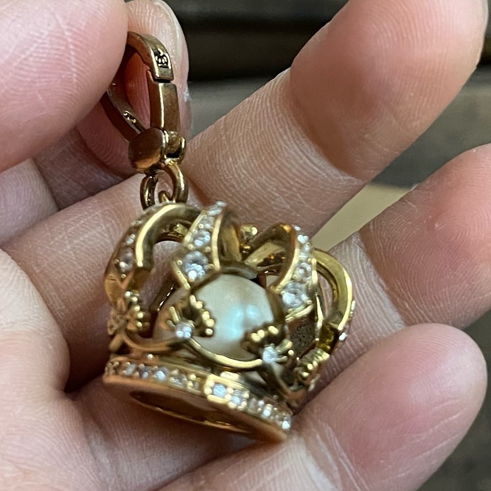 AUTHENTIC JUICY COUTURE RARE CROWN PEARL DOME CHARM BRACELET - Picture 5 of 7